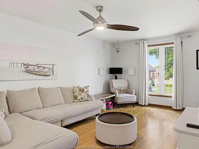 1646 Langlois Ave — Photo 5