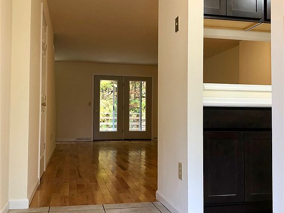 3rd image of 11 Ira Ln #11