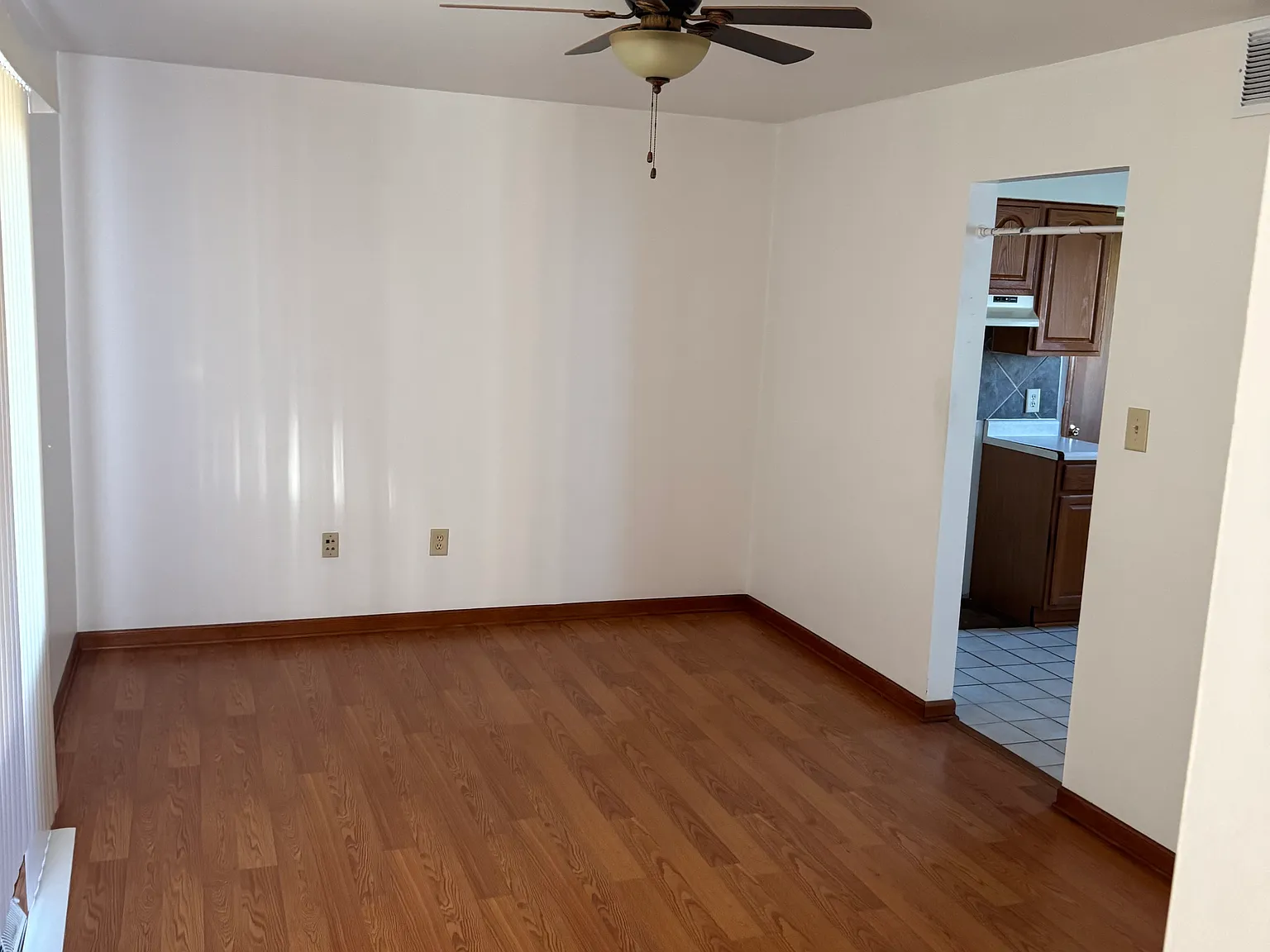 4 bed, 3000 sqft, $2,500 — Photo 2