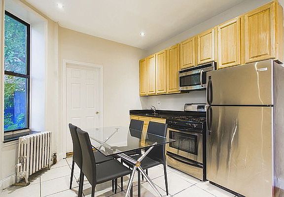 5th image of 236 E 118th St APT 1