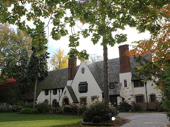 3rd image of 2900 Fairmount Blvd