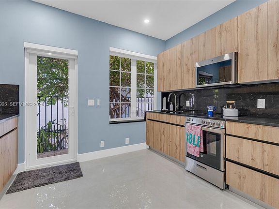 4th image of 1569 Euclid Ave APT 7