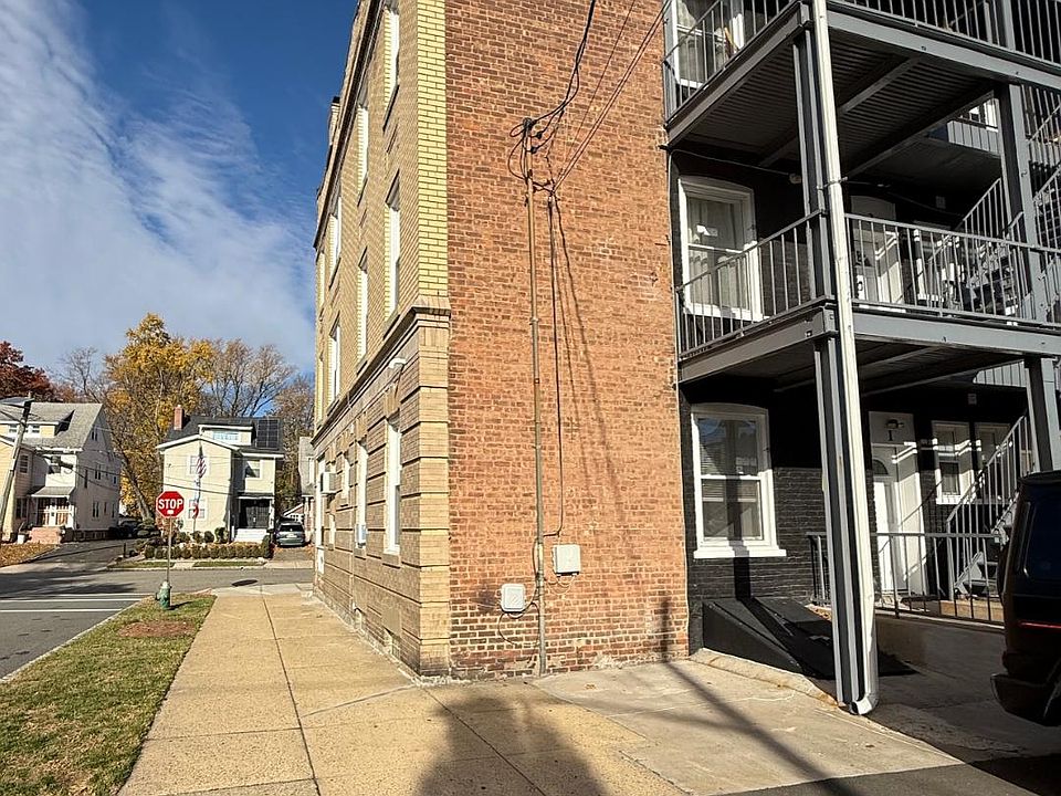 3rd Floor apartment with balcony