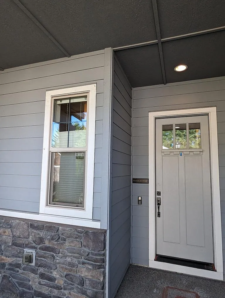 3 bed, 2010 sqft, $2,945 — Photo 4