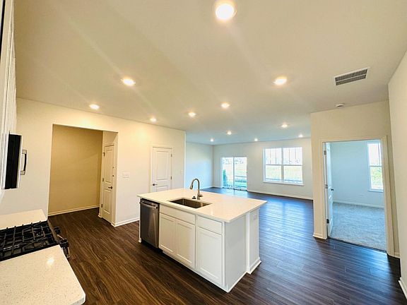 4th image of 10920 Missouri St