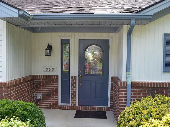 2nd image of 959 Sherwood Ct