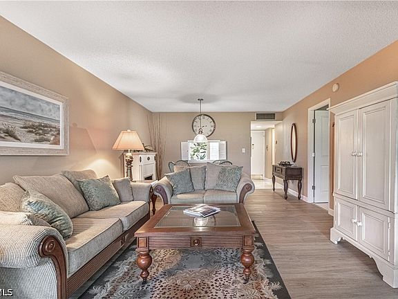 3rd image of 1828 Pine Valley Dr APT 101