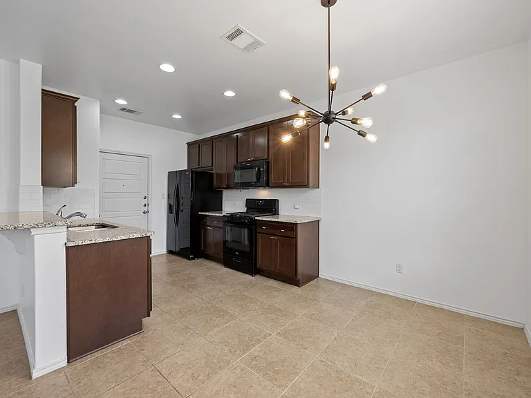 1026 Chad Loop — Photo 11