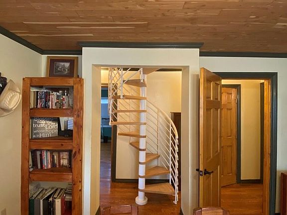 5th image of 1010 E Madison Ave