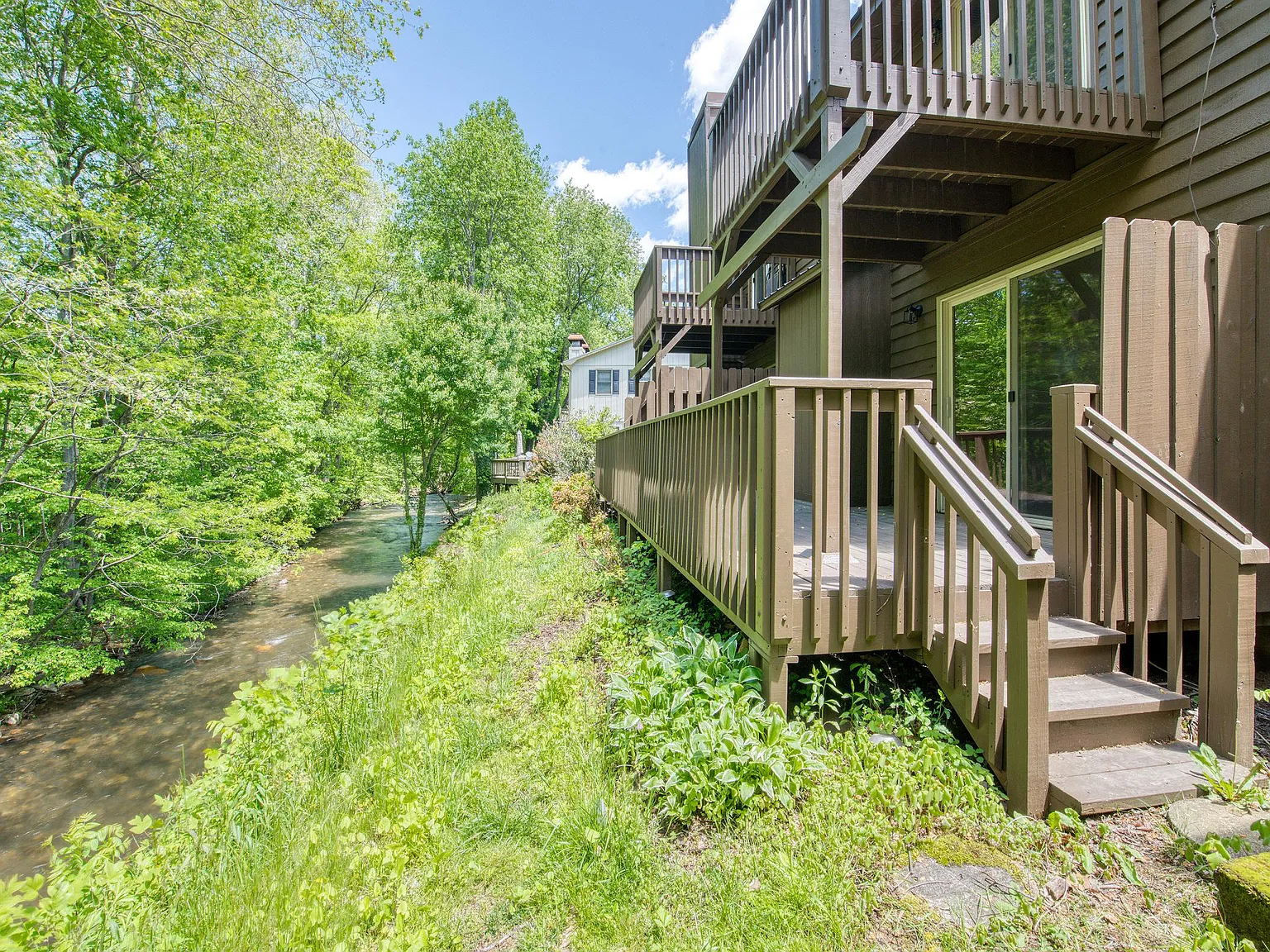 2 bed, 2.5 bath, 1382 sqft, $1,695 — Photo 3
