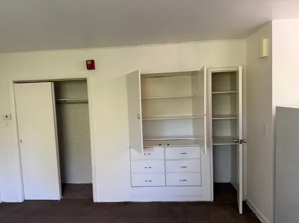 8112 Pine Rd, Philadelphia, PA 19111