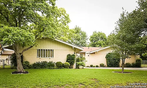 723 Executive Dr Photo 1