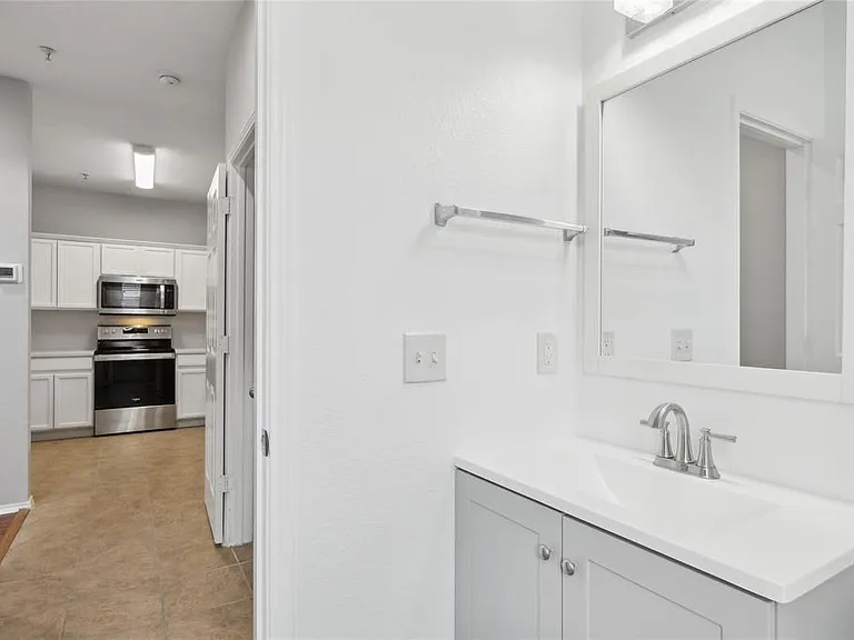 2316 Stoneleigh Pl — Photo 8