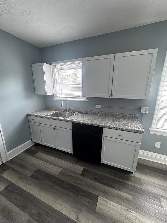 5711 Warren Ave — Photo 2