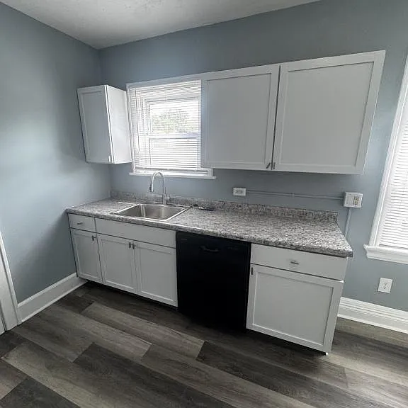 5711 Warren Ave — Photo 2