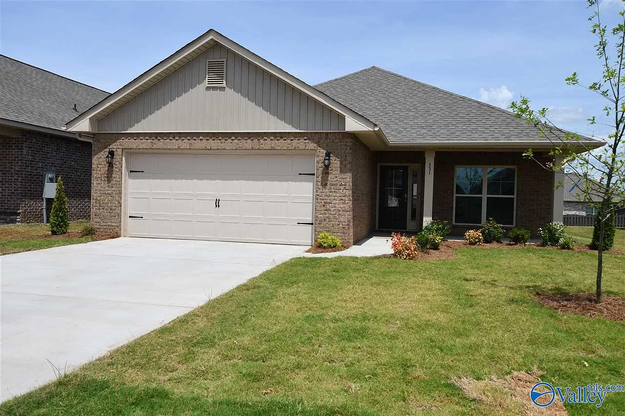 4 bed, 2.0 bath, 1946 sqft, $1,995 — Photo 1