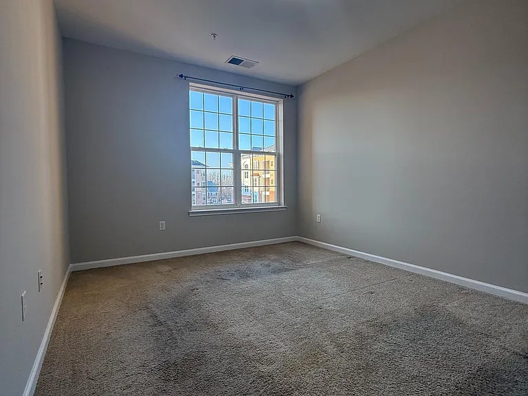 1136 Halifax Pl — Photo 7