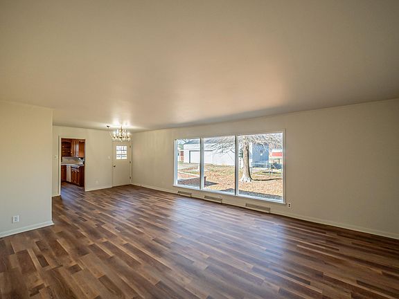 3rd image of 868 Broadway St