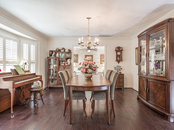 Formal Dining Room 