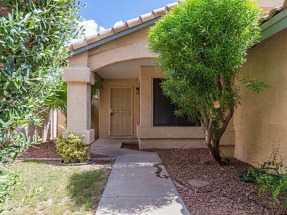 2nd image of 109 S Cypress Ct