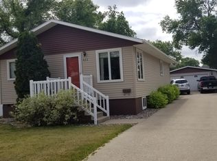 421 20th St NW, Minot, ND 58703