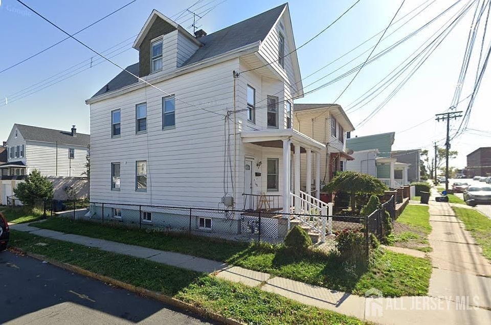 2nd image of 596 Johnstone St