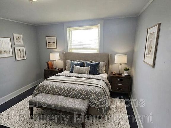3rd image of 1557 N Brooks Ave