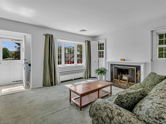 3rd image of 8 Lee St