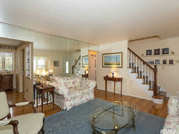 3rd image of 6 Greely Sq