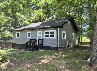 112 3rd St, Brookneal, VA 24528