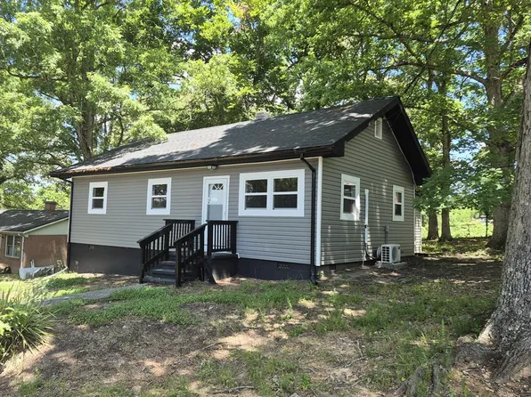 112 3rd St, Brookneal, VA 24528