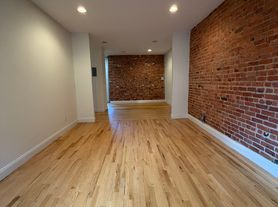 28 Sickles St