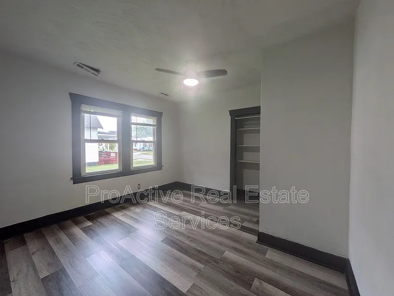 3 bed, 1.0 bath, 1123 sqft, $1,850 — Photo 4