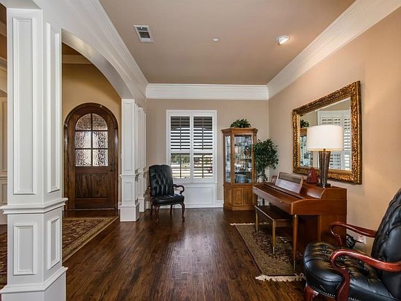 5th image of 404 Crestfield Ct