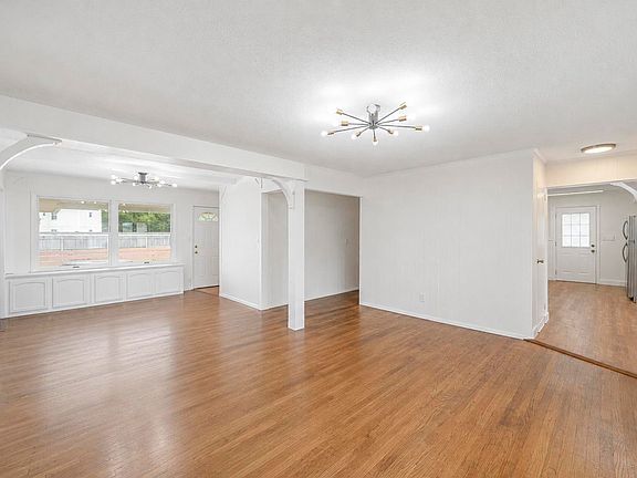 5th image of 237 Dartmouth Dr