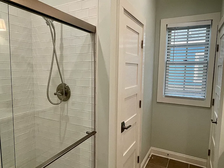 1011 Selma St — Photo 13