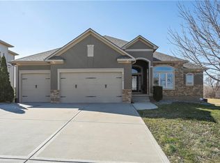 1114 Metfield Ln, Raymore, MO 64083