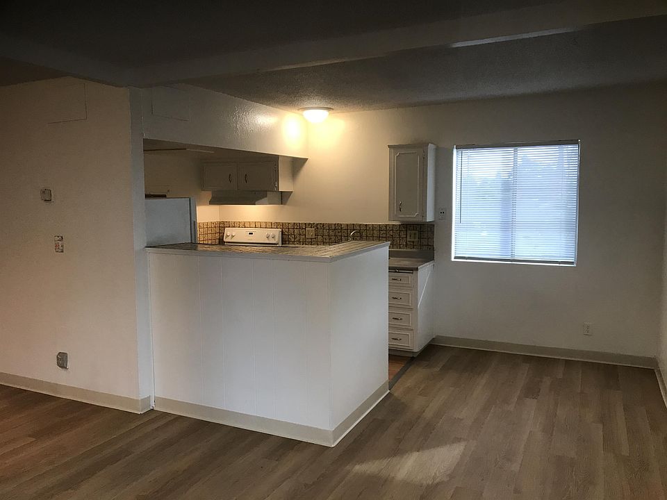 1st image of 511 E Barstow Ave