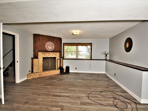 3rd image of 1126 Honeywood Dr