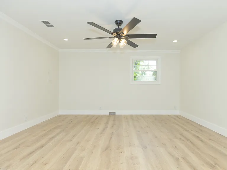 711 Carole Pl — Photo 34