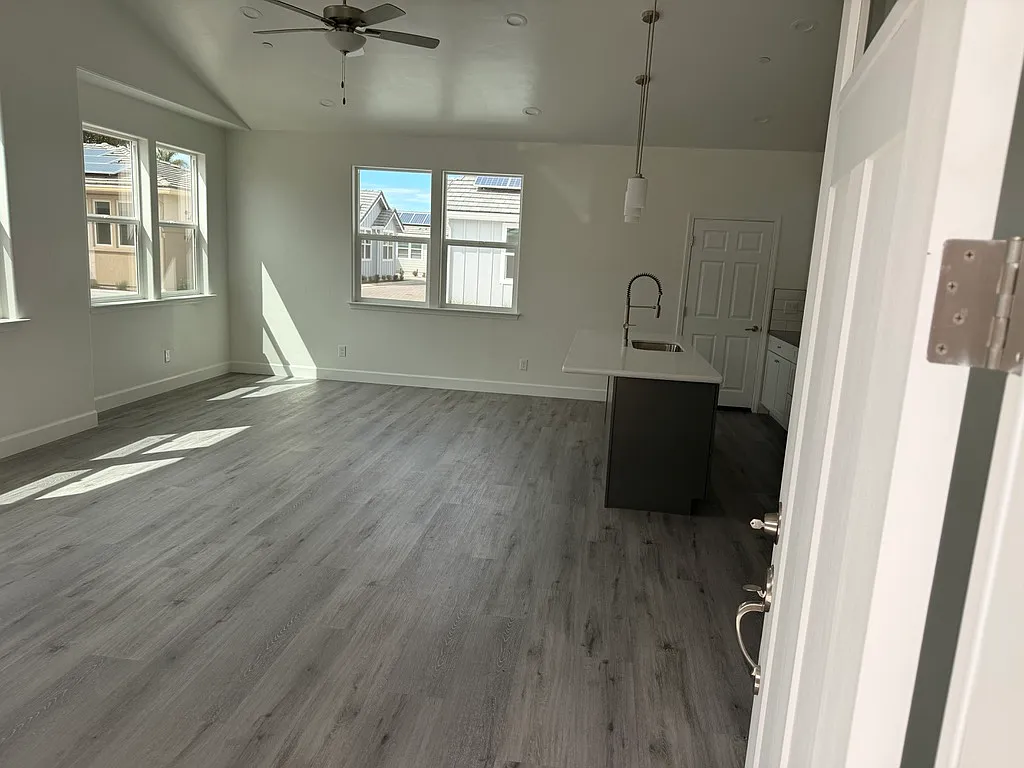 3 bed, 1210 sqft, $3,650 — Photo 4