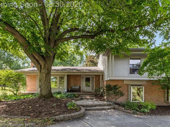 28107 New Bedford Dr, Farmington Hills, MI 48334