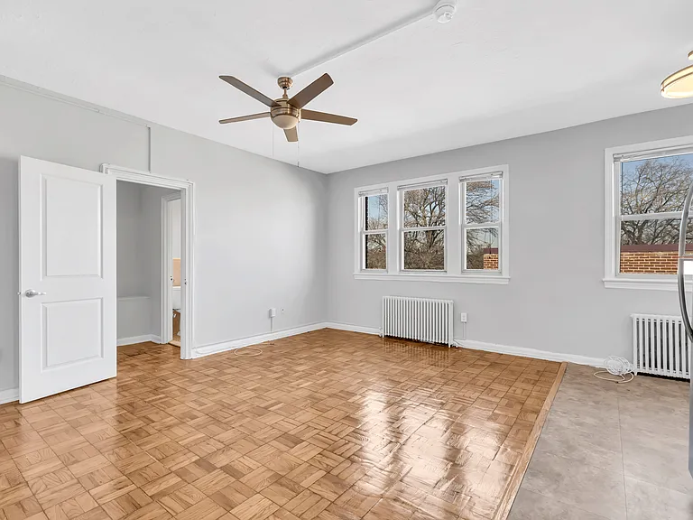 The Glenwood Apartments — Photo 11