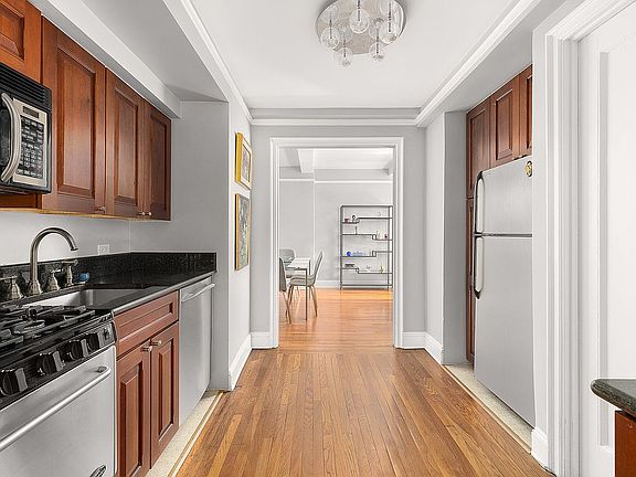 3rd image of 205 E 78th St APT 11B