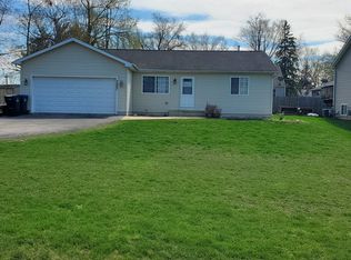 7207 Mohawk Dr, Wonder Lake, IL