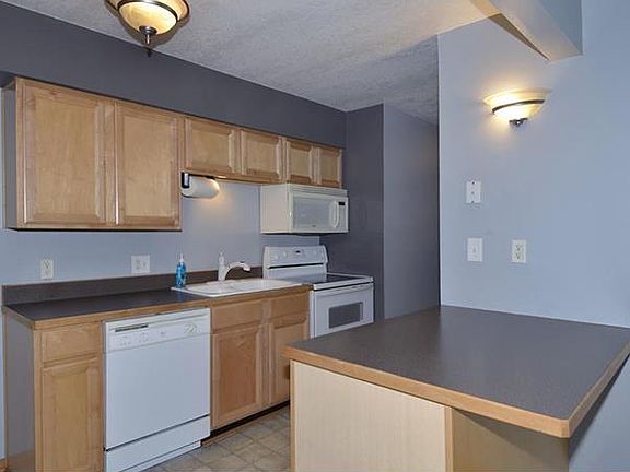 2nd image of 1121 Highland Ave