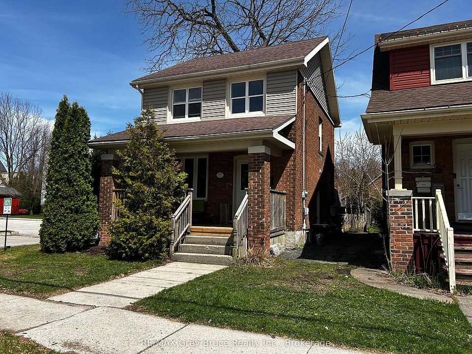1st image of 937 4th Ave E