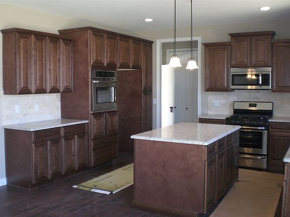 3rd image of 62889 Franklin Park Dr