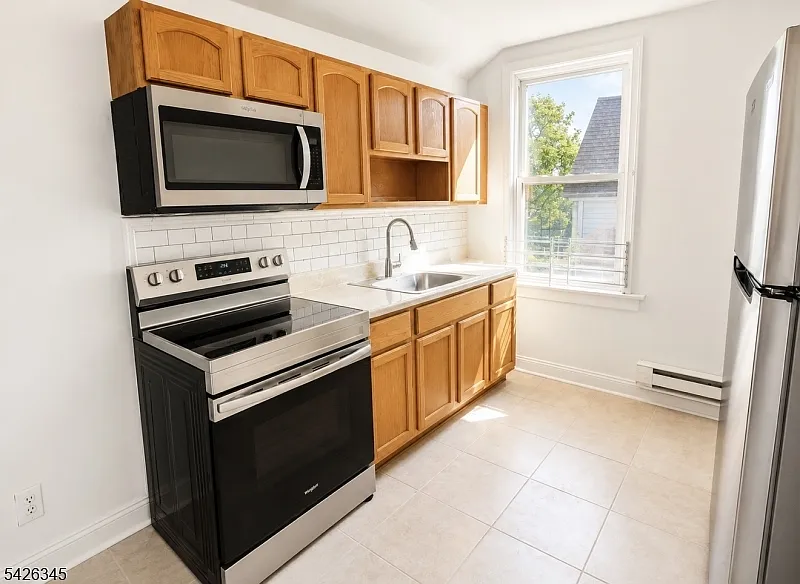 2 bed, 1.0 bath, $1,850 — Photo 3