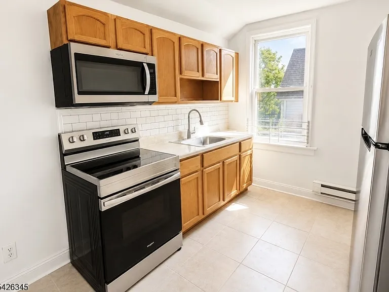 44 Treacy Ave #3 — Photo 3